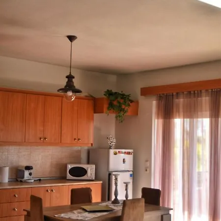 Fully Renovated Apartment-ανακαινισμένο διαμέρισμα * Paradeísion