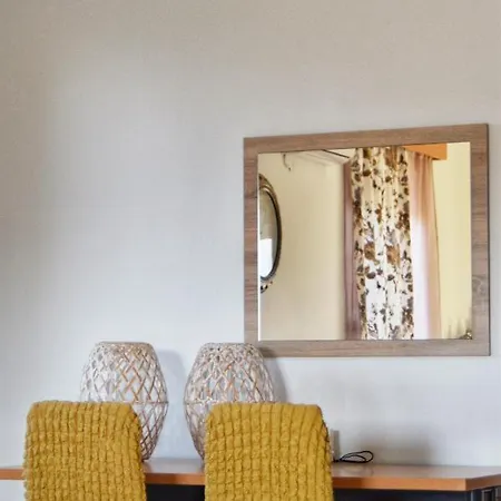 Fully Renovated Apartment-ανακαινισμένο διαμέρισμα Lejlighed